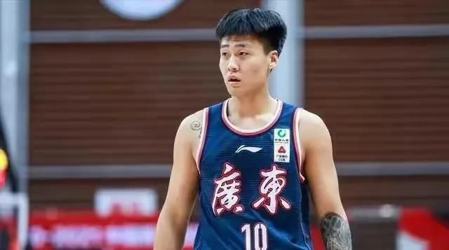 假装睡着了